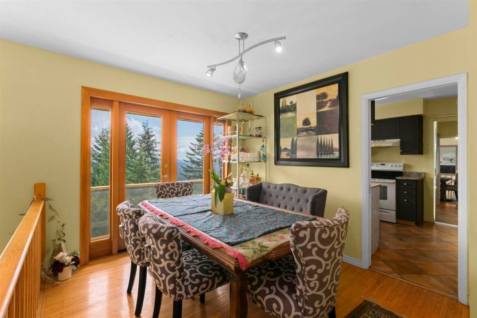 Photo 6 at 556 Ballantree Road, Glenmore, West Vancouver