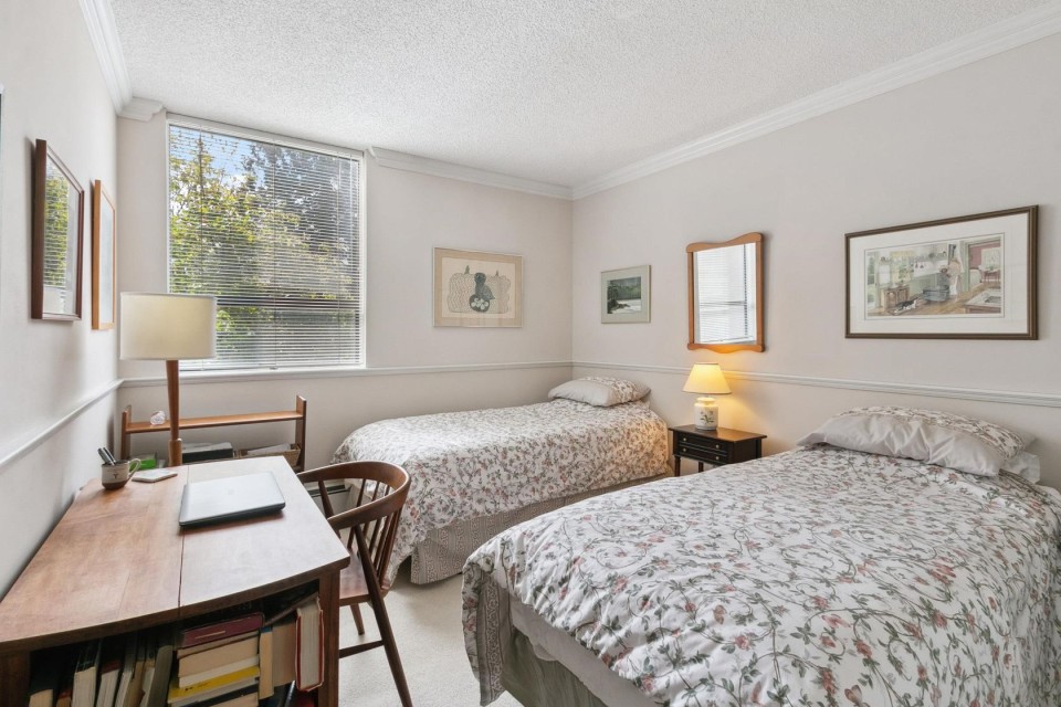 Photo 10 at 302 - 1737 Duchess Avenue, Ambleside, West Vancouver