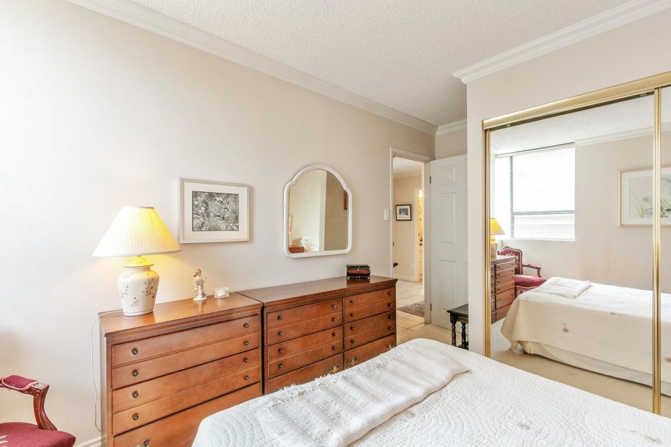 Photo 15 at 302 - 1737 Duchess Avenue, Ambleside, West Vancouver