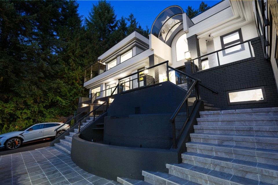 Photo 3 at 4556 Woodgreen Drive, Cypress Park Estates, West Vancouver