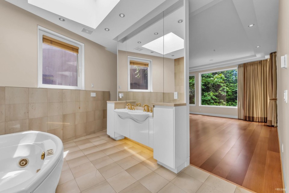 Photo 17 at 2780 Rosebery Avenue, Queens, West Vancouver