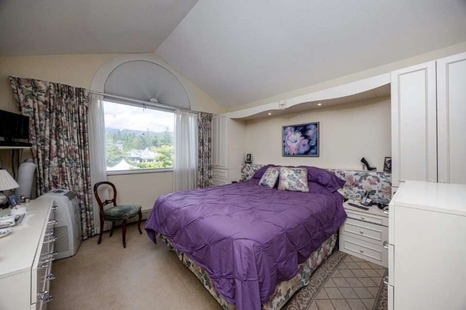 Photo 11 at 17 - 2150 Marine Drive, Dundarave, West Vancouver