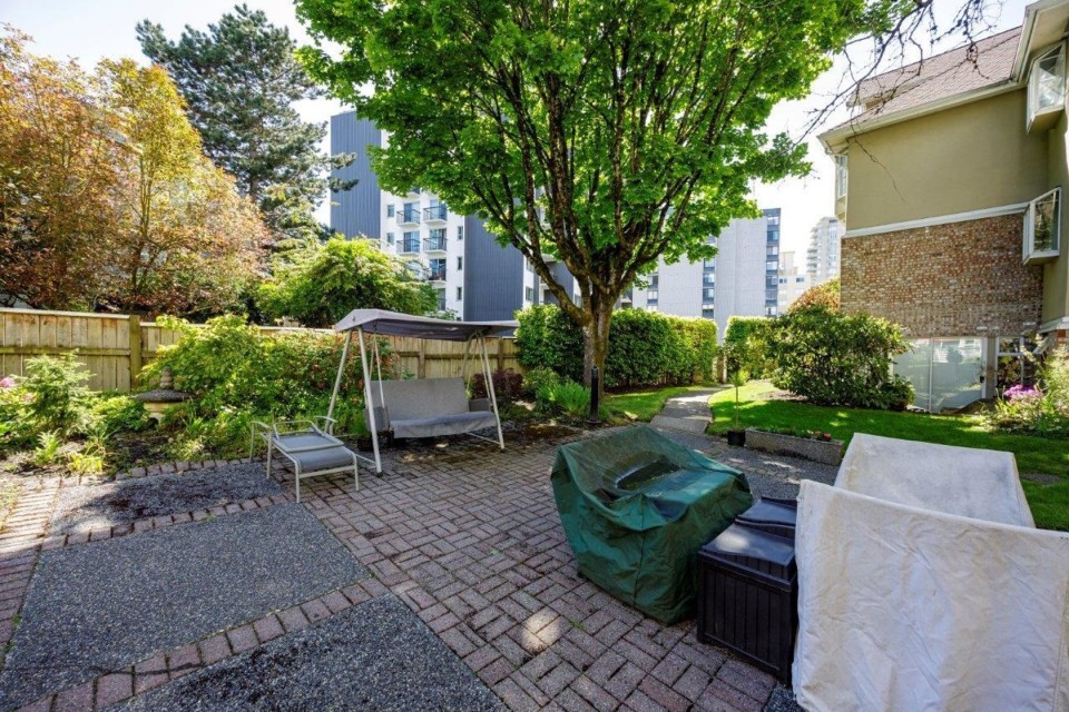 Photo 17 at 17 - 2150 Marine Drive, Dundarave, West Vancouver