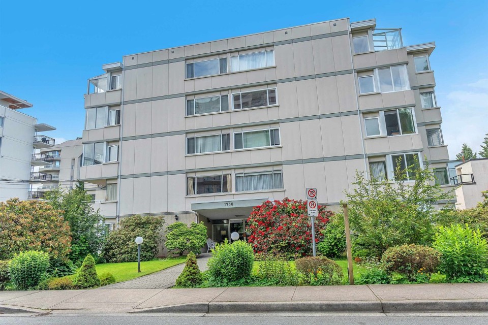 Photo 1 at 306 - 1750 Esquimalt Avenue, Ambleside, West Vancouver