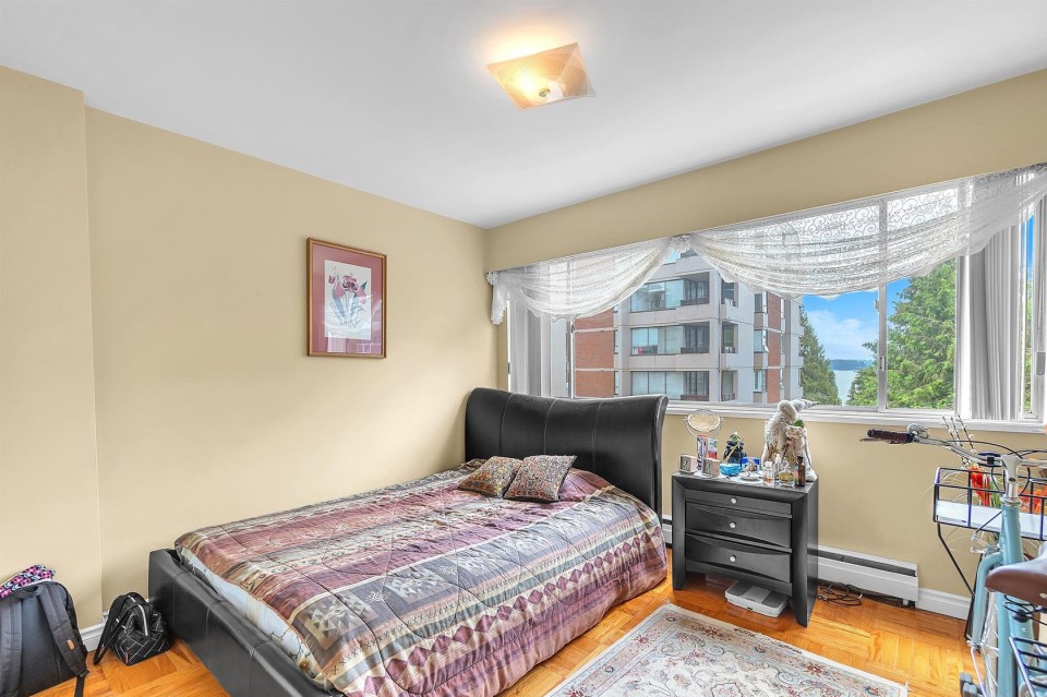 Photo 33 at 306 - 1750 Esquimalt Avenue, Ambleside, West Vancouver