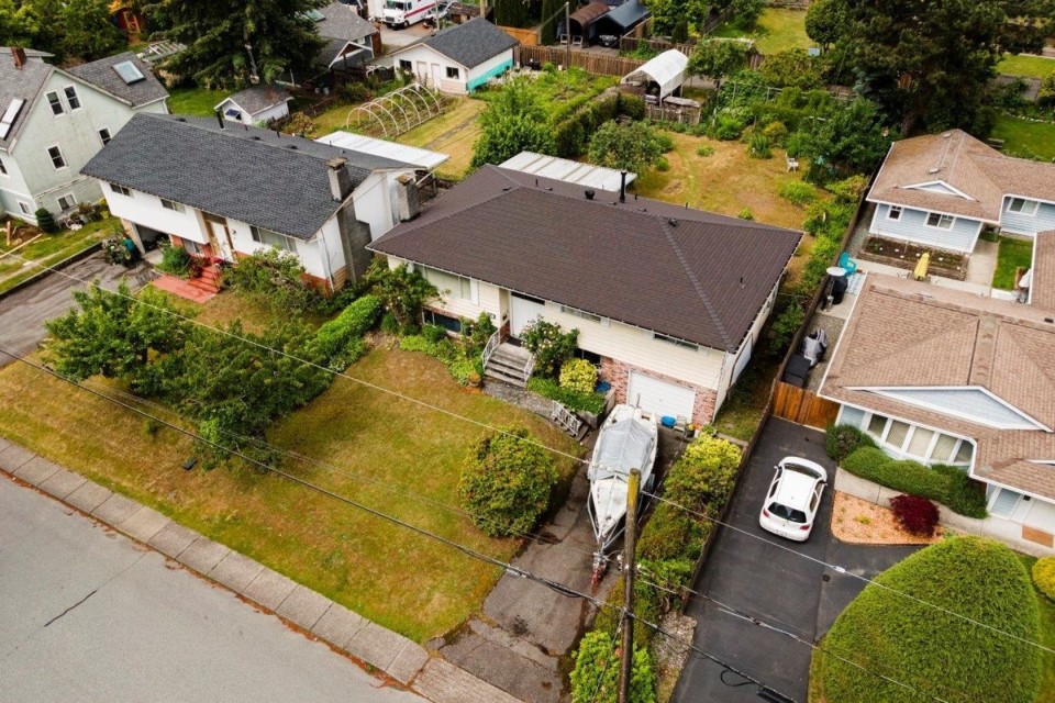 Photo 6 at 770 E 15th Street, Boulevard, North Vancouver