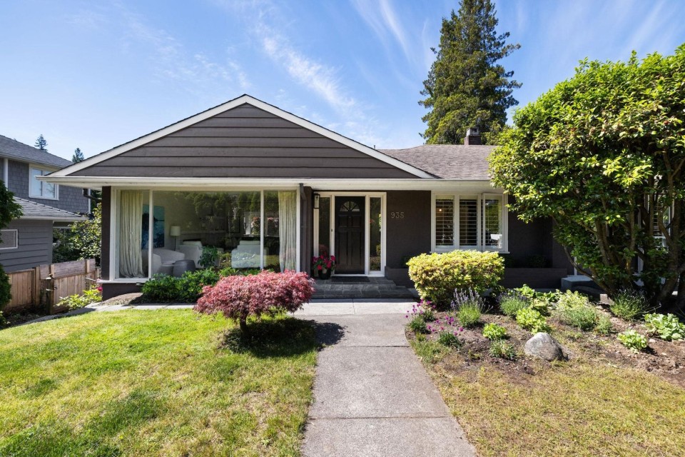 Photo 1 at 935 Melbourne Avenue, Edgemont, North Vancouver