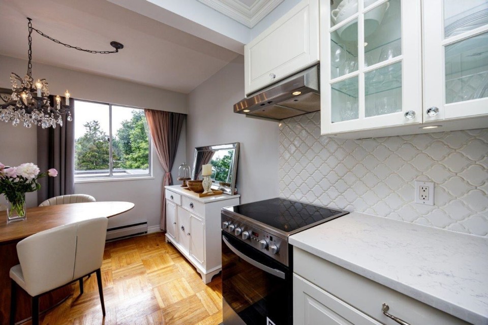 Photo 8 at 402 - 1750 Esquimalt Avenue, Ambleside, West Vancouver