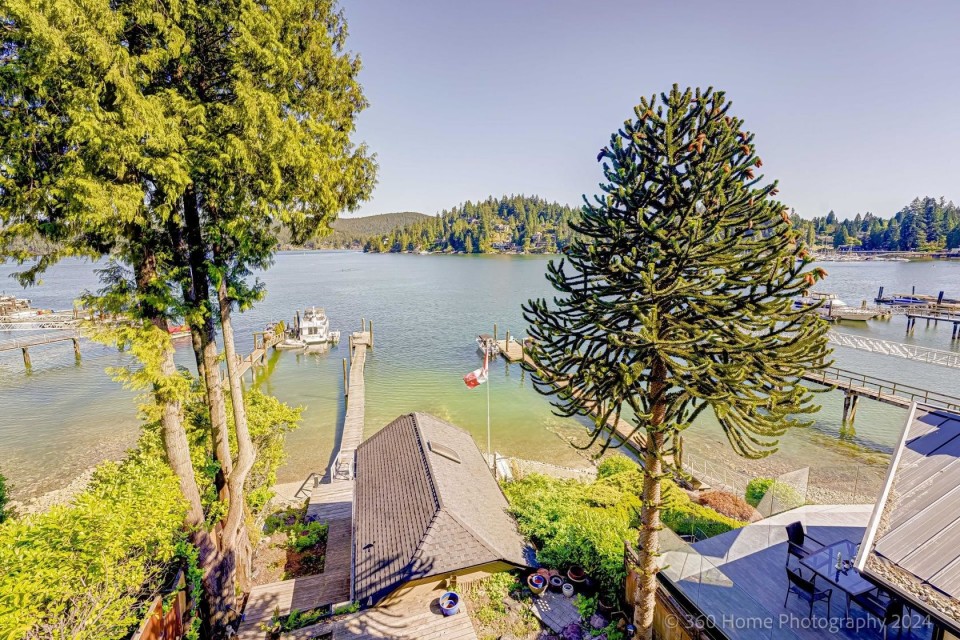 Photo 1 at 2660 Panorama Drive, Deep Cove, North Vancouver