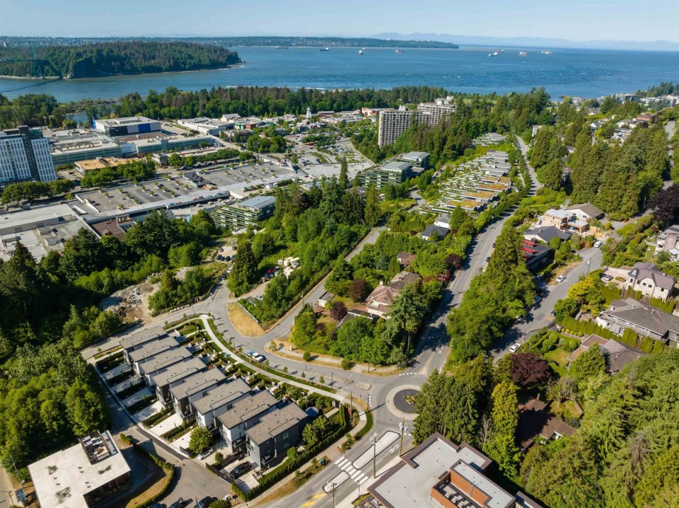 Photo 34 at 584 Arthur Erickson Place, Park Royal, West Vancouver