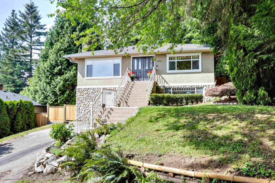 Photo 2 at 3581 Wellington Crescent, Edgemont, North Vancouver