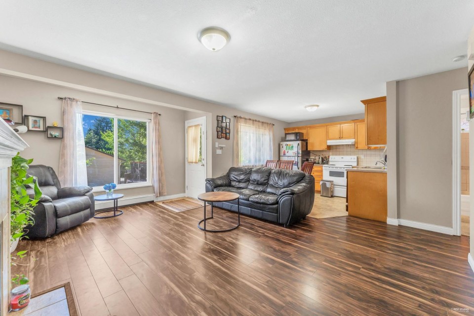 Photo 3 at 1553 Burrill Avenue, Lynn Valley, North Vancouver