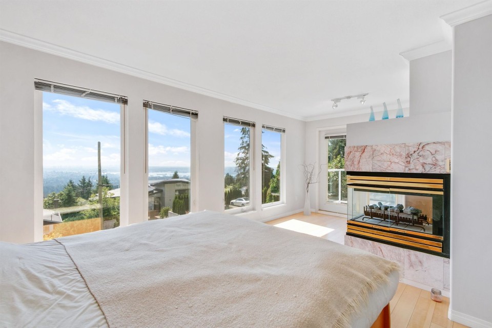 Photo 16 at 530 Craigmohr Drive, Glenmore, West Vancouver