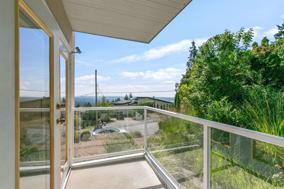 Photo 37 at 530 Craigmohr Drive, Glenmore, West Vancouver