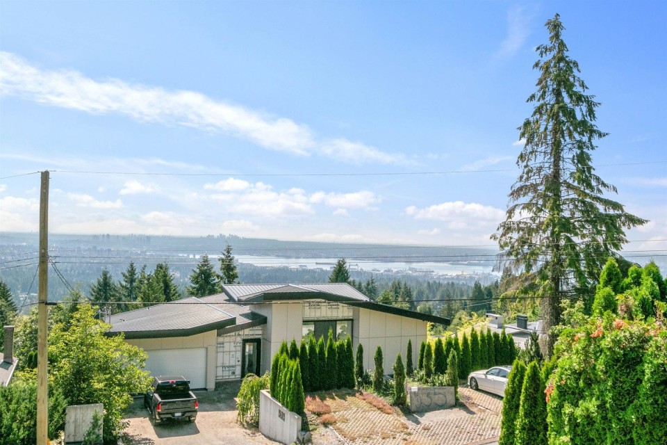 Photo 38 at 530 Craigmohr Drive, Glenmore, West Vancouver