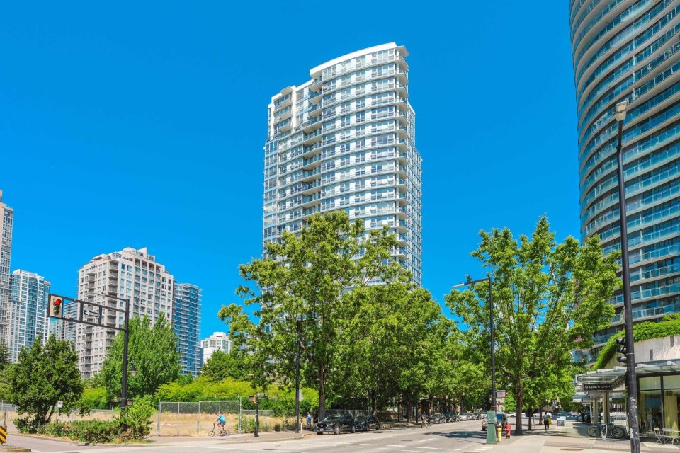 Photo 1 at 811 - 939 Expo Boulevard, Yaletown, Vancouver West