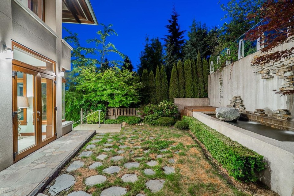 Photo 31 at 561 Ballantree Road, Glenmore, West Vancouver