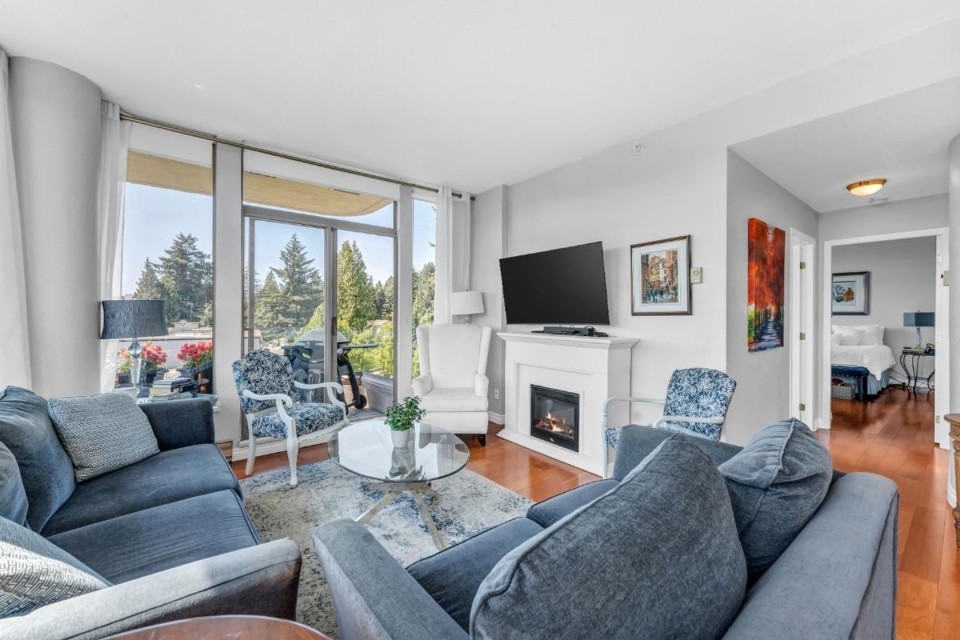 Photo 5 at 601 - 570 18th Street, Ambleside, West Vancouver