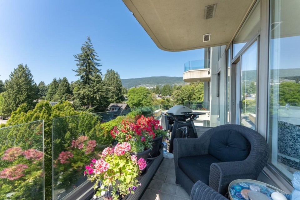 Photo 12 at 601 - 570 18th Street, Ambleside, West Vancouver