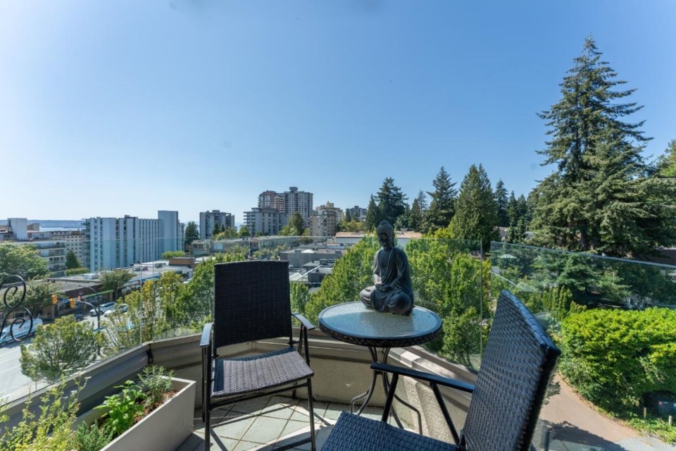 Photo 20 at 601 - 570 18th Street, Ambleside, West Vancouver