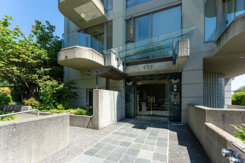 Photo 25 at 601 - 570 18th Street, Ambleside, West Vancouver