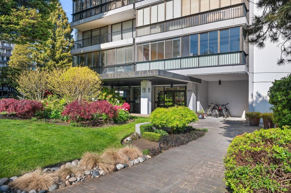 Photo 3 at 301 - 650 16 Street, Ambleside, West Vancouver