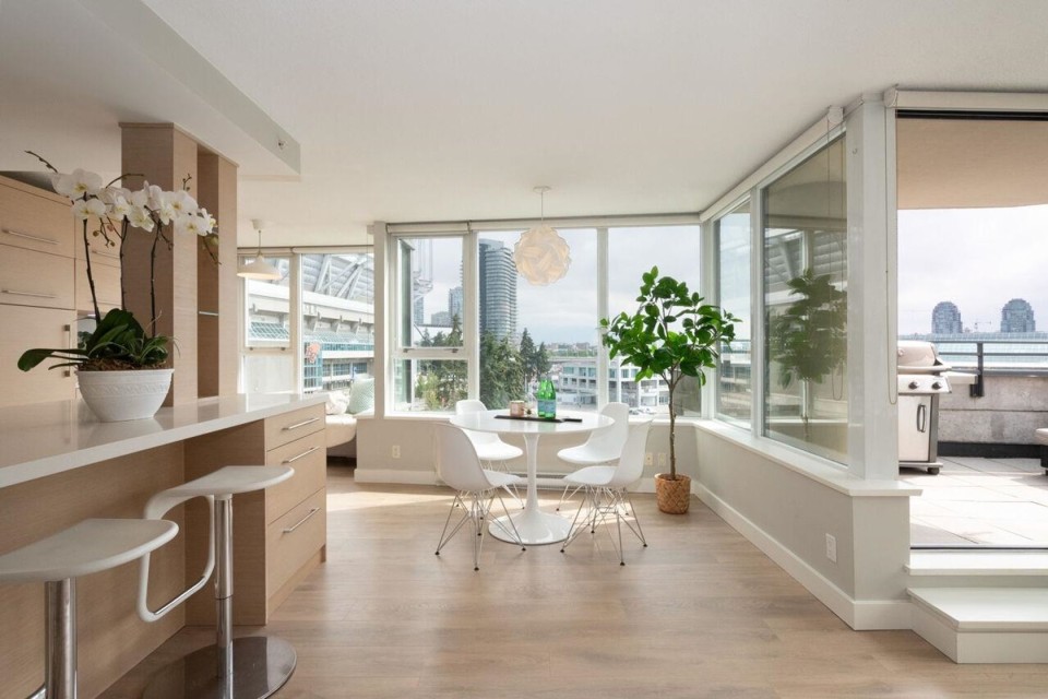 Photo 11 at 802 - 33 Smithe Street, Yaletown, Vancouver West