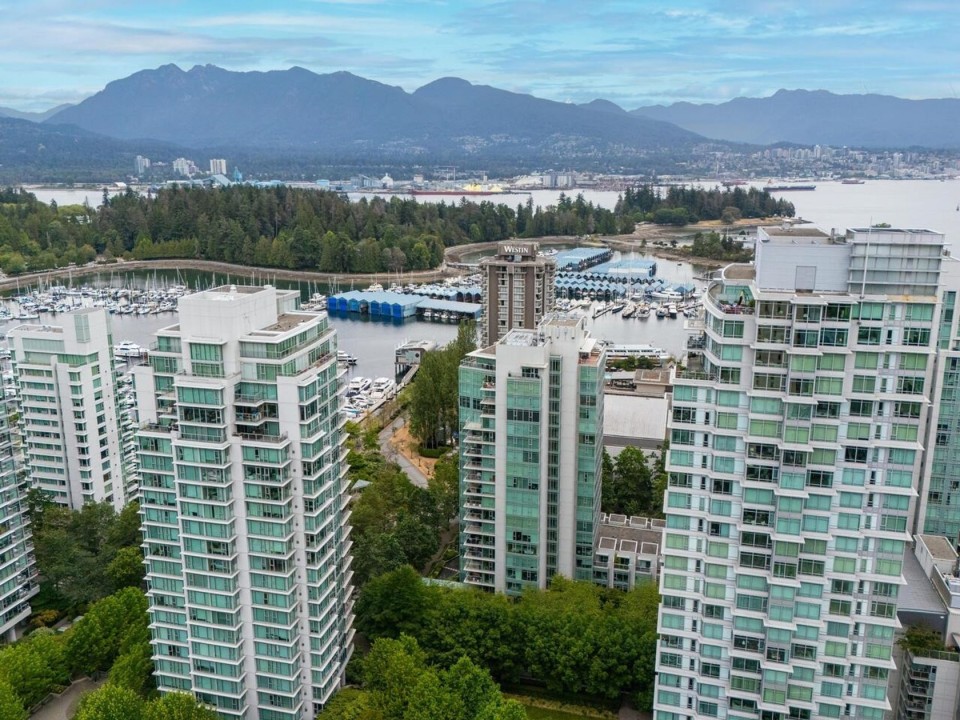 Photo 6 at 601 - 1650 Bayshore Drive, Coal Harbour, Vancouver West