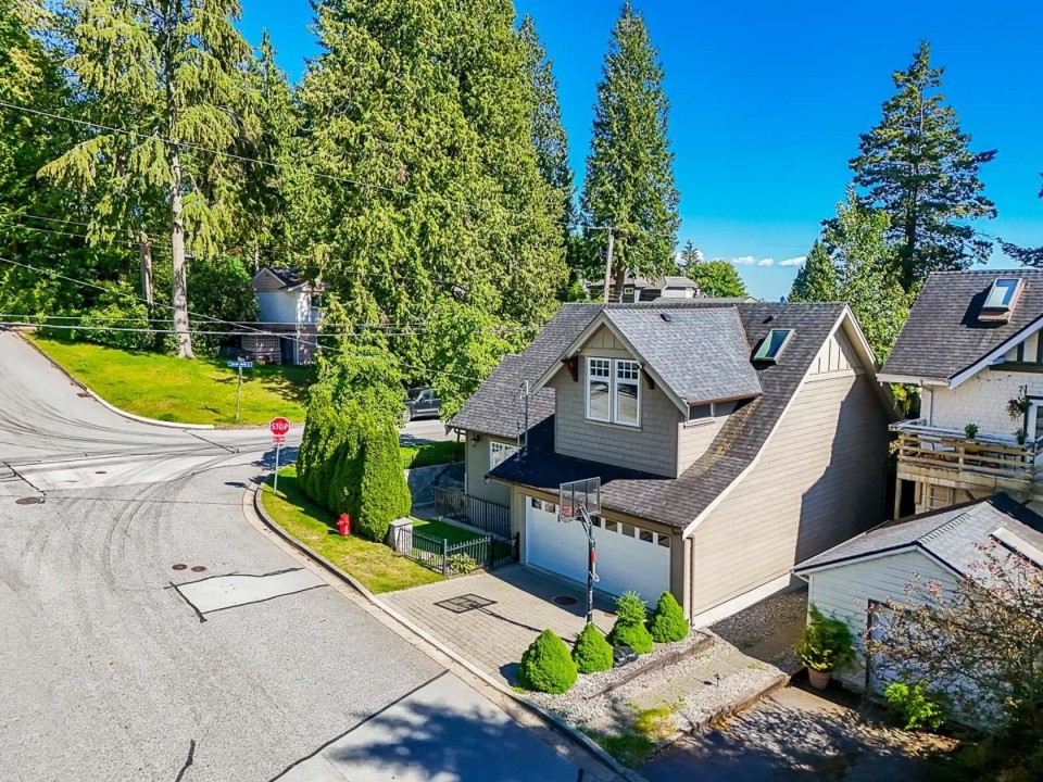 Photo 1 at 3375 Chesterfield Avenue, Upper Lonsdale, North Vancouver