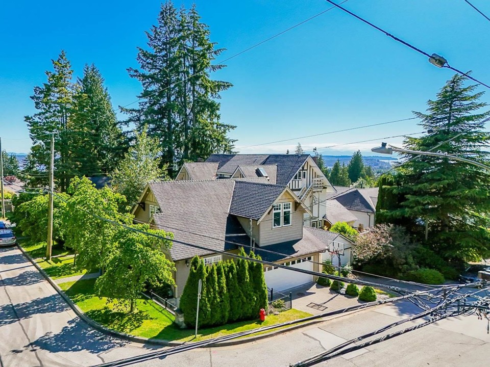 Photo 2 at 3375 Chesterfield Avenue, Upper Lonsdale, North Vancouver