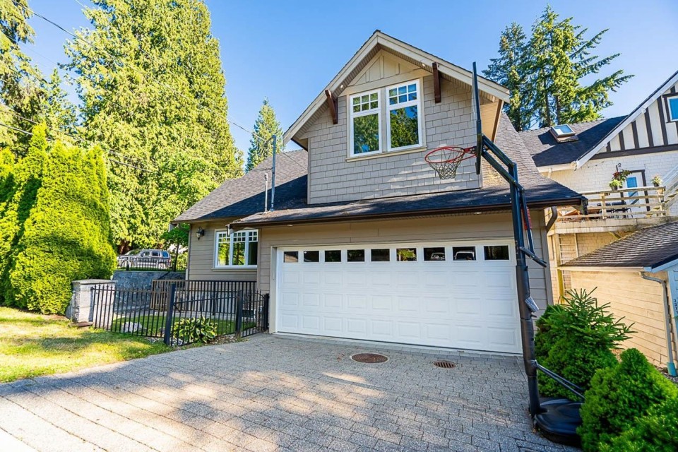 Photo 4 at 3375 Chesterfield Avenue, Upper Lonsdale, North Vancouver