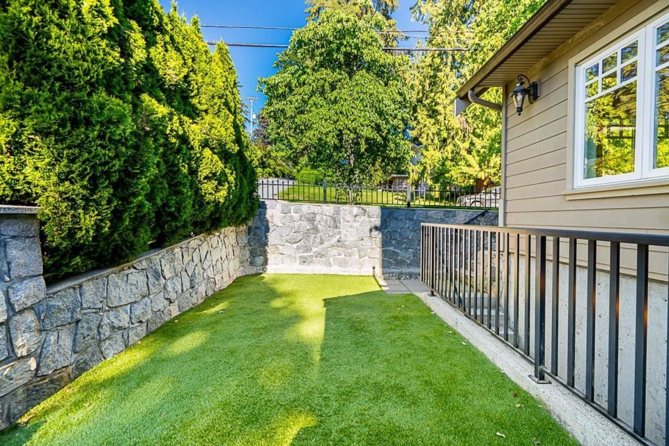 Photo 36 at 3375 Chesterfield Avenue, Upper Lonsdale, North Vancouver