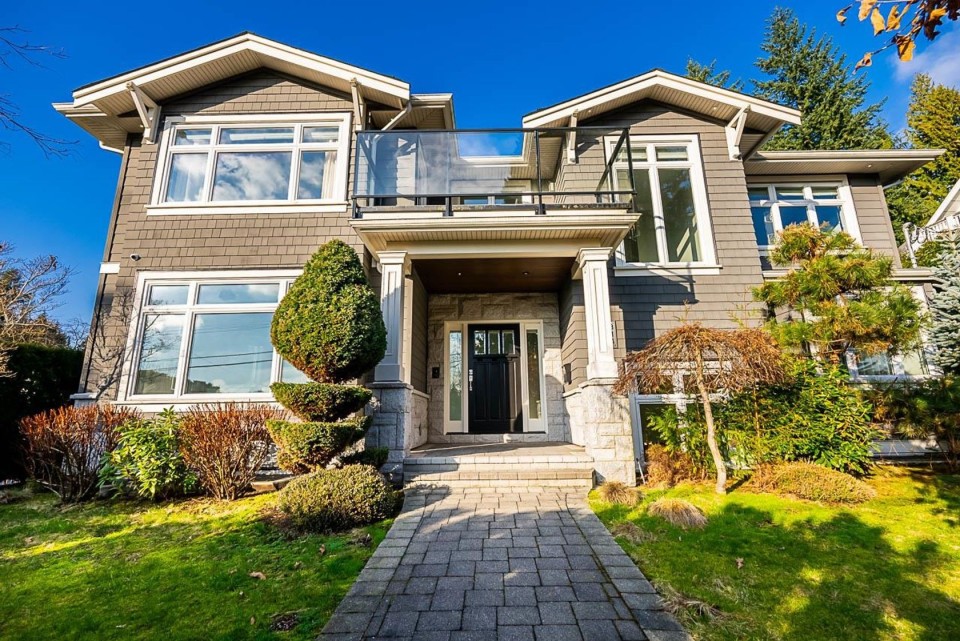 Photo 1 at 314 E Carisbrooke Road, Upper Lonsdale, North Vancouver