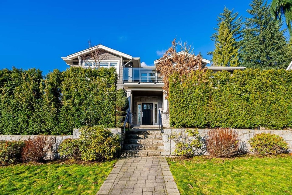 Photo 2 at 314 E Carisbrooke Road, Upper Lonsdale, North Vancouver