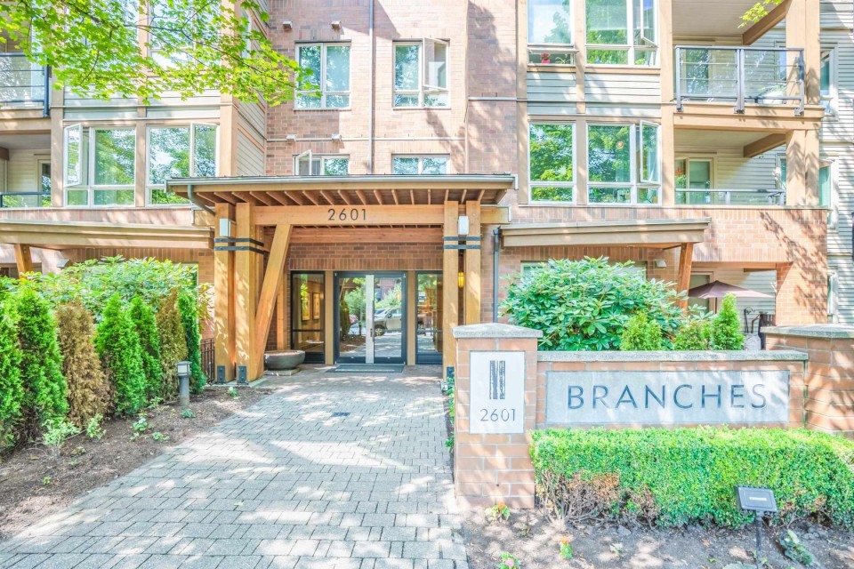 Photo 1 at 409 - 2601 Whiteley Court, Lynn Valley, North Vancouver